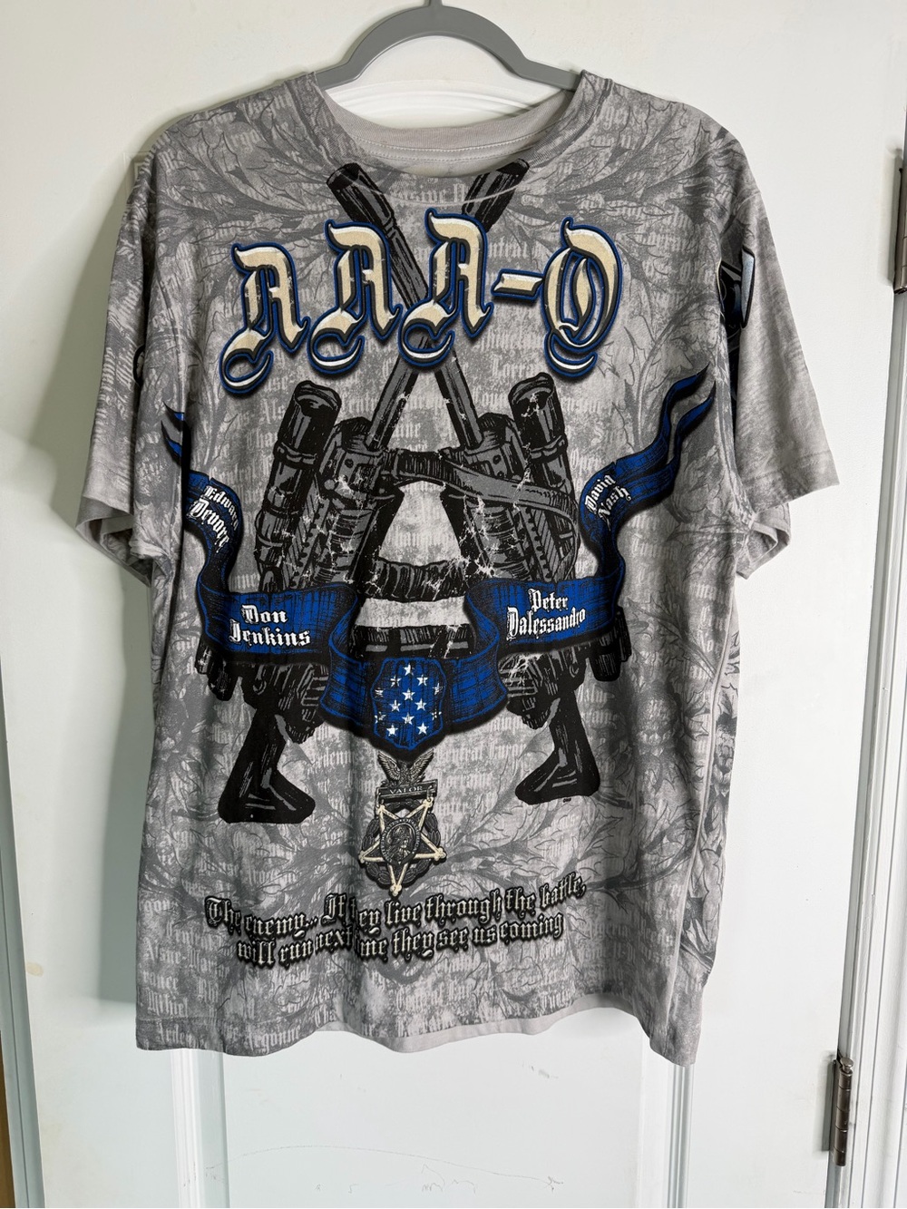 Apprime “Courage above all” Vintage Y2K Gray Military Tribute Size L